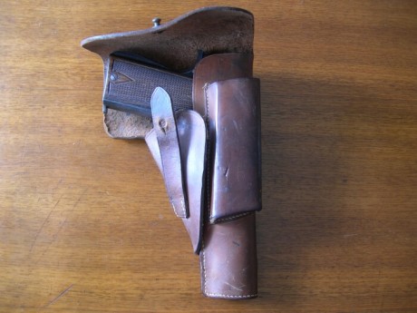 Hola Compañeros, fotos de otra pistola española que emigró a Alemania y se alistó en su Ejército -- II 171