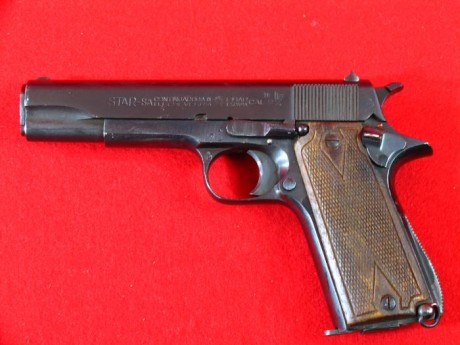 Hola Compañeros, fotos de otra pistola española que emigró a Alemania y se alistó en su Ejército -- II 31