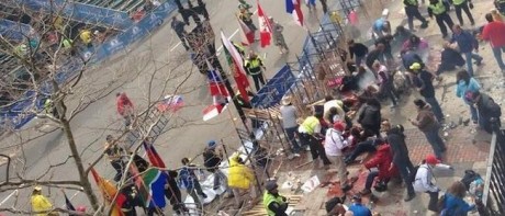   Dos explosiones dejan al menos dos muertos decenas de heridos en el Maratón de Boston  

 Según 'The 00