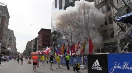   Dos explosiones dejan al menos dos muertos decenas de heridos en el Maratón de Boston  

 Según 'The 20