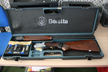 Buenas tardes,

Me ofrecen una Beretta S687 con las siguientes características:

Calibre 12/70
Superpuesta 101