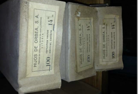 Se venden 300 vainas de cartuchos Orbea calibre 14, de cartón y muy antiguas. Precio de las 300 vainas: 01