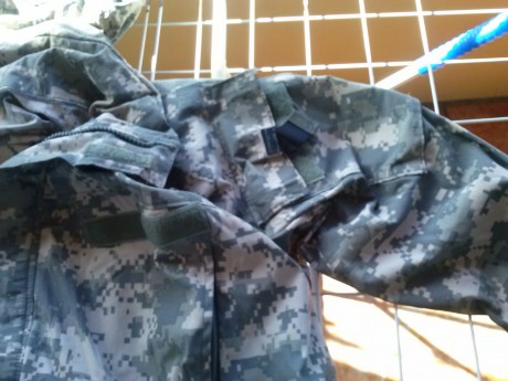 Vendo esta chaqueta reglamentaria del US Army , es de soft shell , se encuentra nueva aunque le he quitado 10