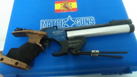 Vendo pistola de aire Mach guns mg1e electrónica del año 2011 con dos cilindros, cacha tamaño M con pasta 00