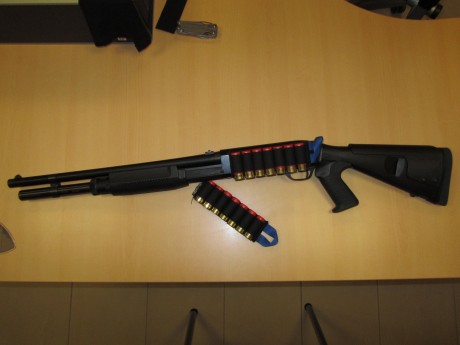 Vendo escopeta BENELLI M3, cañon de 50 cm. con culata Mesa Tactical y cantonera de gel Limbsaver. 

Como 10