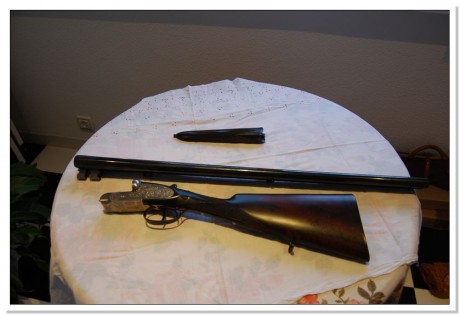 Vendo escopeta paralela, marca AM VICTOR SARASQUETA de pletina larga, con cañones de 71 cm de longitud, 02