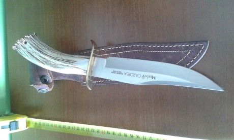 Vendo este cuchillo de monte marca MUELA modelo CAZORLA, está usado sobre todo se ve en la funda que esta 00