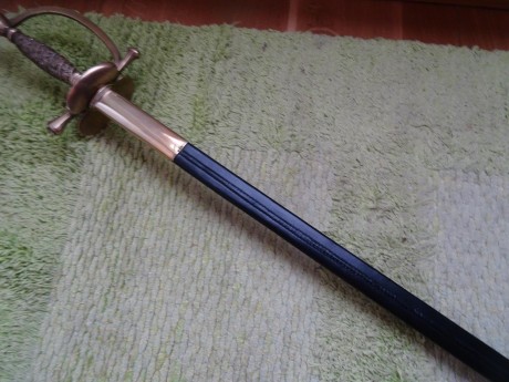 Saludos!!!!...acabo de adquirir una espada de ceñir Mod.1844 para suboficiales de la Guardia Civil.
Aunque 102