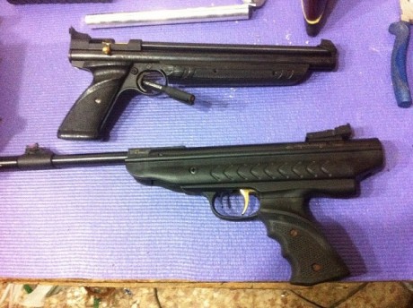 pues eso vendo estas dos pistolitas , del calibre 4,5 ambas, si quereis mas fotos por wasapp os las puedo 00