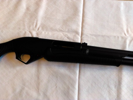 Hola,en venta Escopeta de "Corredera", Sin Estrenar Cañon liso de 50cm, 
Arma customizable, 12