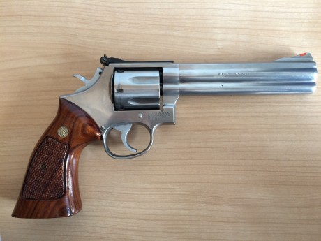 Hola compañeros, pongo a la venta mi revolver smith & wesson 686 de 6 pulgadas al cual no le doy uso 02