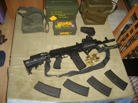 Hola,vendo mi vz58 carbine,calibre .222 ,semiautomatico,el arma esta como nueva,comprada por capricho,la 02