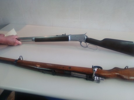 Un buen amigo me pide que le anuncie este  Mauser Persa , en calibre  8 x 57 .
El arma está en excelente 01