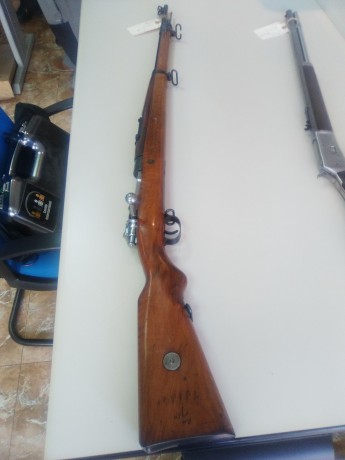 Un buen amigo me pide que le anuncie este  Mauser Persa , en calibre  8 x 57 .
El arma está en excelente 00
