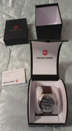 Cambio o vendo reloj Victorinox Swiss Army Men's Inox, nuevo, a estrenar, con todos los estuches y documentación 00