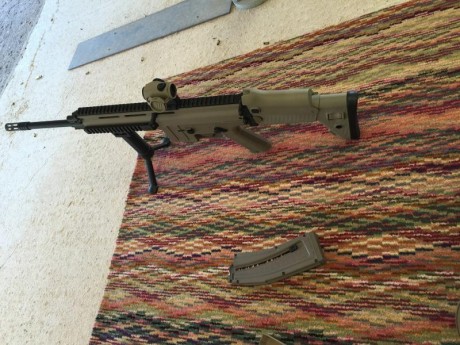 Hola 
Vendo carabina ISSC MK22, replica del FN SCAR en calibre 22, color desert, poco uso.
Incluyó 3 cargadores 00
