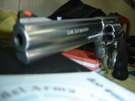Hola

Cambio el revolver con muy poco uso por pistola DE 9 MM. El arma se encuentra en mi club de tiro 01