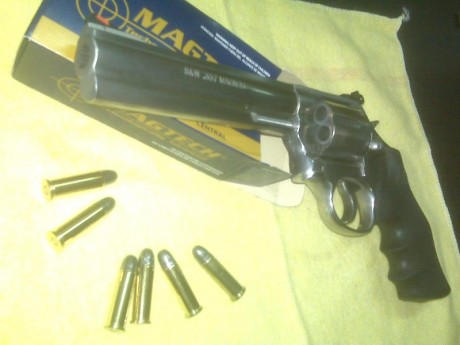Hola

Cambio el revolver con muy poco uso por pistola DE 9 MM. El arma se encuentra en mi club de tiro 00