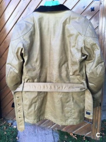 VENDO chaqueta de moto con protecciones tourist trophy talla 40, de tela encerada, equivale a una M ,,,,preferentemente 01