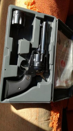 VENDIDO
Hola
por poco uso vendo este precioso revolver marca Ruger,modelo New Model Blackhawk
del 357 02