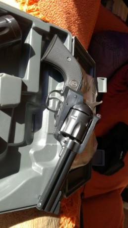 VENDIDO
Hola
por poco uso vendo este precioso revolver marca Ruger,modelo New Model Blackhawk
del 357 01