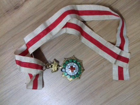 Hola. Lote de 4 medallas españolas
Medalla de Marruecos 1916 en bronce  60
Medalla del alzamiento y victoria 20