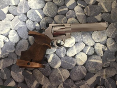 revolver weihrauch calibre 32  con muy poco uso menos se 300 disparos como nueva , 450€ 02