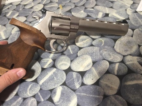 revolver weihrauch calibre 32  con muy poco uso menos se 300 disparos como nueva , 450€ 00