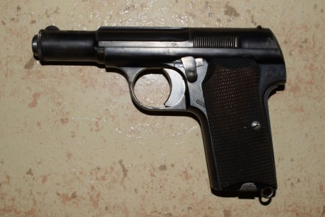  Durante la II Guerra Mundial, un gran número de pistolas de este modelo, fueron vendidas al Tercer Reich 02