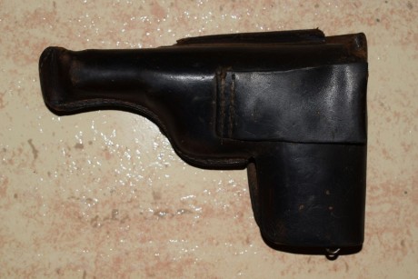  Durante la II Guerra Mundial, un gran número de pistolas de este modelo, fueron vendidas al Tercer Reich 10