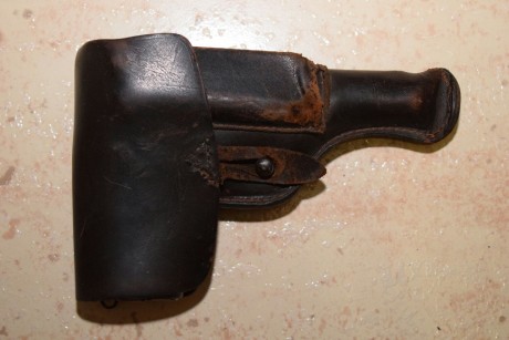  Durante la II Guerra Mundial, un gran número de pistolas de este modelo, fueron vendidas al Tercer Reich 20