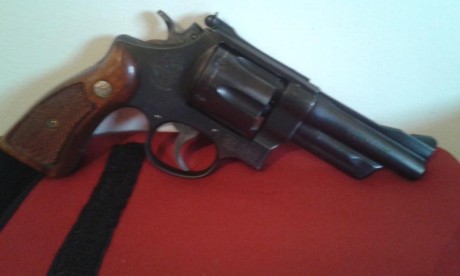Vendo Revolver  S & W  357 HIGHWAY  PATROL MAN 4 " en perfectas condiciones. Guiado en F, 
documentos 02