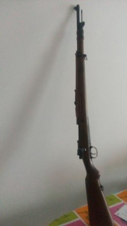 se vende rifle de cerrojo es un coruña de 1953 y calibre 8x57 IS,con cerrojo curvo(no el original que 01