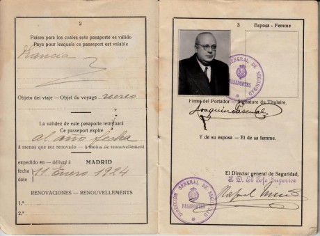  EN RECUERDO Y HOMENAJE A LOS QUE YA NO ESTÁN. 

Si pones en  GOOGLE   PASAPORTES EN LA MEMORIA  da igual 12