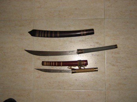 Vendo dos cuchillos DHA BIRMANOS, 250 euros gastos de envío en península, por mensajería incluidos, los 01