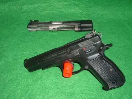 Se Vende Pistola combinada con dos calibres 9mm PA y 22lr Kit completo. * * * * * IMPECABLE* * * Cargador 02