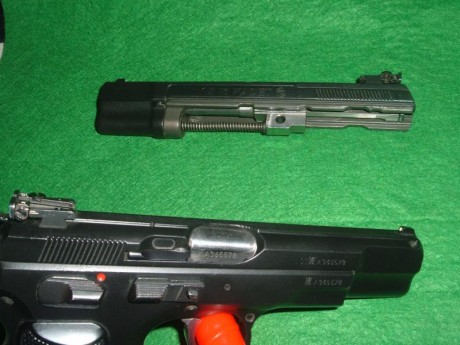 Se Vende Pistola combinada con dos calibres 9mm PA y 22lr Kit completo. * * * * * IMPECABLE* * * Cargador 00