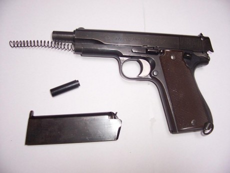 Para Oscar1975 y para todo el que le interese, voy a poner un tutorial del desmontaje de una pistola tipo 40