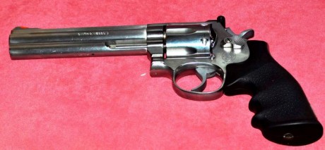 Por dejar el tiro, un amigo me encarga la venta de un Smith&Wesson 686 6" 357 Y 38SP, el arma 02