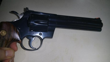 SE vende revolver colt python 450 euros  , calibre 357 magnum 15 cm (6 pulgadas), pavonado , se entrega 02