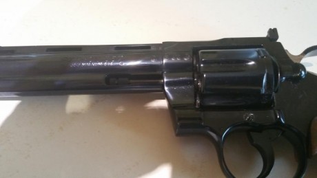 SE vende revolver colt python 450 euros  , calibre 357 magnum 15 cm (6 pulgadas), pavonado , se entrega 01