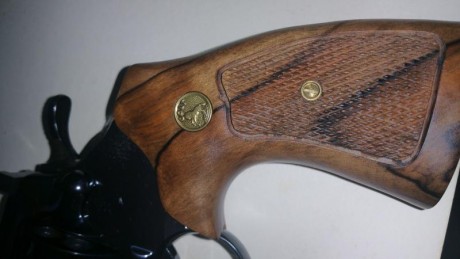 SE vende revolver colt python 450 euros  , calibre 357 magnum 15 cm (6 pulgadas), pavonado , se entrega 00