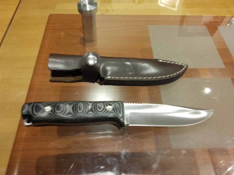 Vendo robusto cuchillo Steel 440 con hoja en acero 7cr17mov de 11,5 cm de largo y 4 mm de grosor, longitud 02