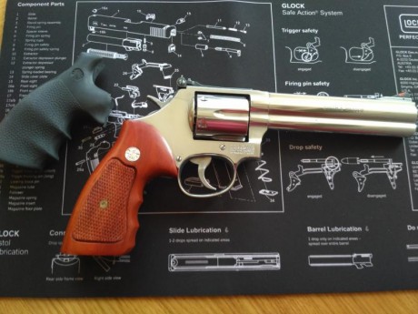 Hola!
tengo este  precioso revolver Smith and Wesson modelo 686 inoxidable de 6" muy bien cuidado,utilizado 01