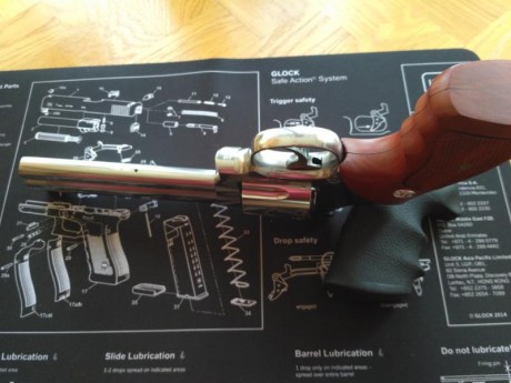 Hola!
tengo este  precioso revolver Smith and Wesson modelo 686 inoxidable de 6" muy bien cuidado,utilizado 11