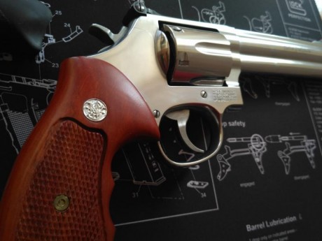 Hola!
tengo este  precioso revolver Smith and Wesson modelo 686 inoxidable de 6" muy bien cuidado,utilizado 10