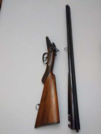 Vendo escopeta antigua marca Setter (belga) cal. 12 cañones de 76 cm de largo y de perrillos. Está en 00