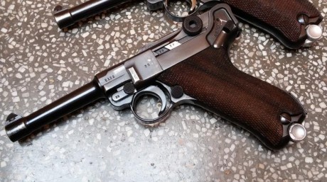 Hola a todos:
Vendo una Mauser Luger código 42 del año 1939 en libro de coleccionista, EN ESTADO DE TIRO. 41