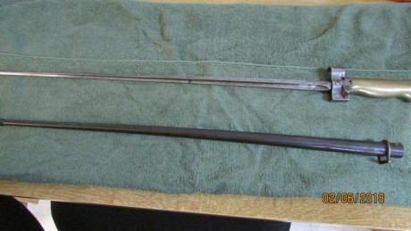 Buenos pues otra bayoneta una lebel 1886 con su funda en un estado genial como se puede ver, su precio 02
