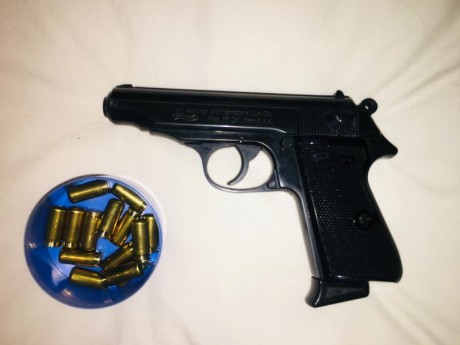 Vendo pistola detonadora Walther PP calibre 9mm P.A.K. Armazón negro pavonado. Muy bien conservada, original 10